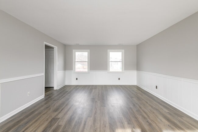 Building Photo - 4008 Gloucester Dr