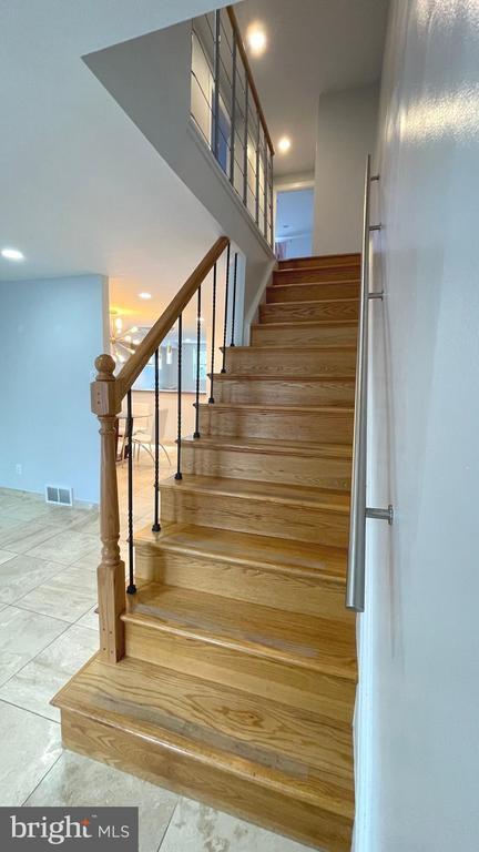 Building Photo - 324 Avon St