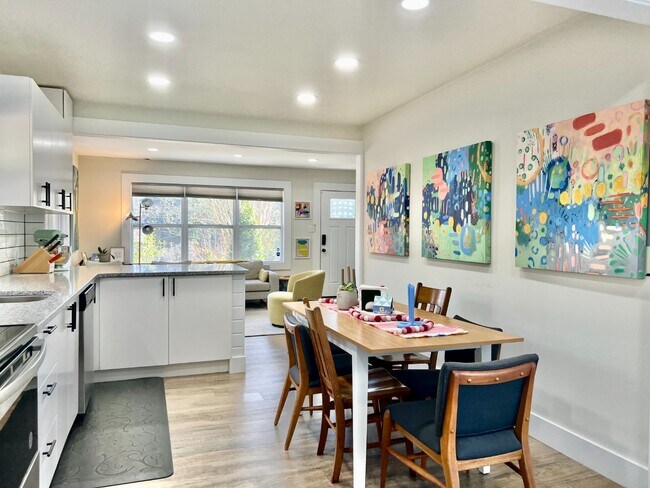 Building Photo - IMMACULATE with ALL THE UPDATES!