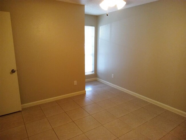 Building Photo - 9939 Quail Blvd
