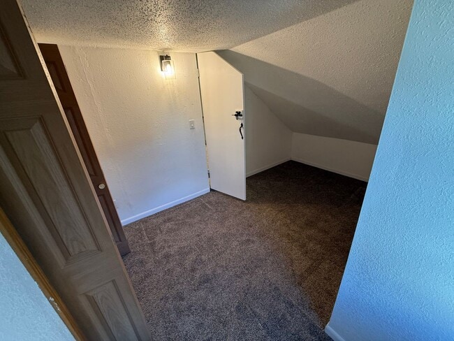 Building Photo - Cloquet MN - 3-bed - 1-bath - 1 - car Sing...