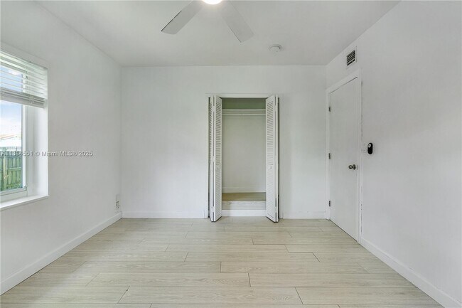 Building Photo - 5900 SW 44th Terrace