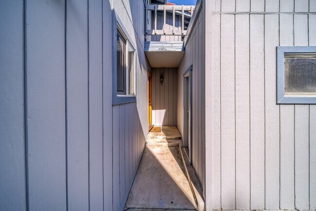 Building Photo - Wonderful Home with a Boat Slip and a Comm...