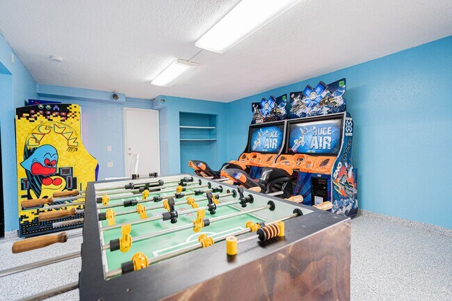 Building Photo - Beachfront Unit in Daytona Beach