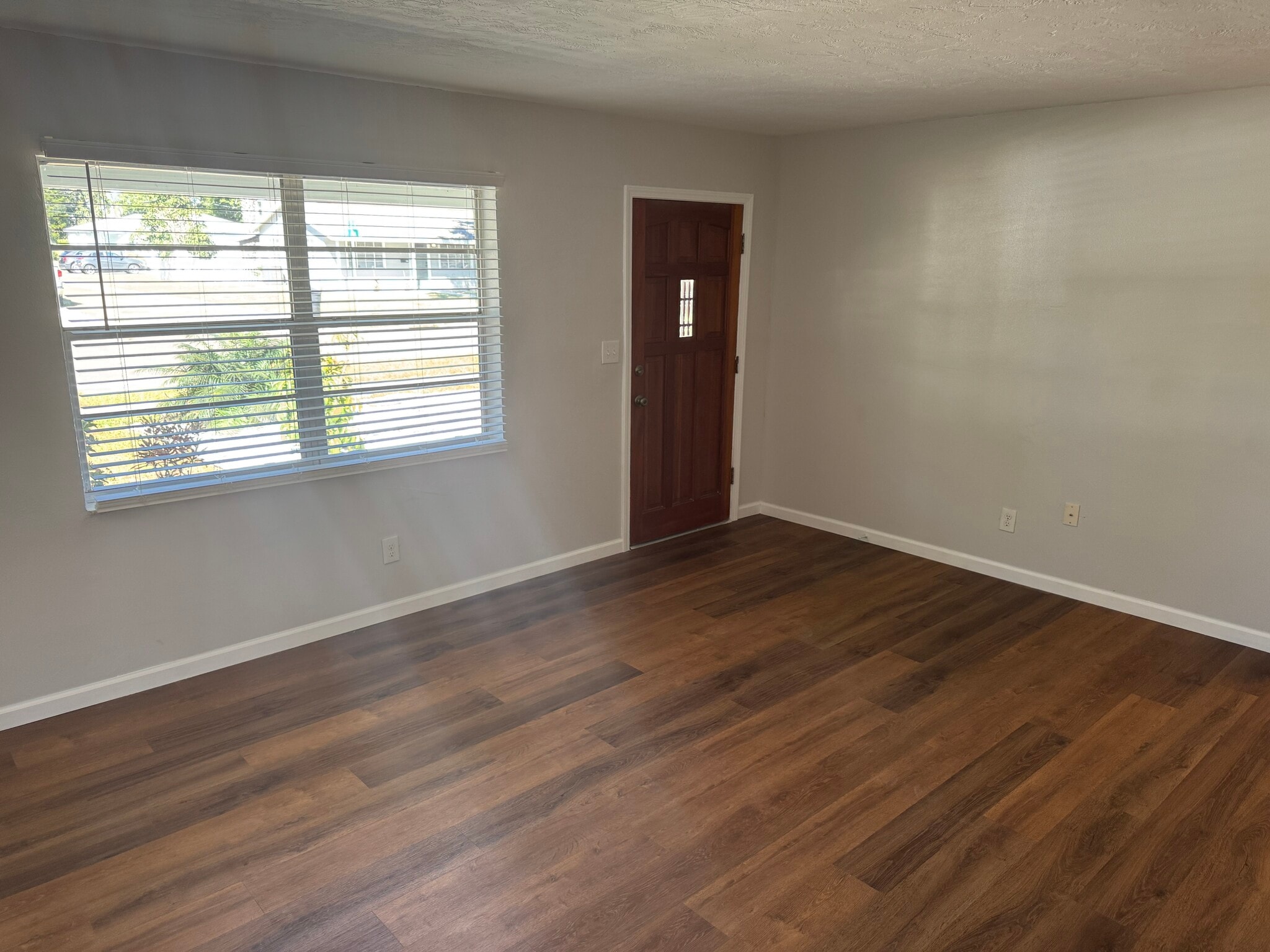 Building Photo - 438 80th Ave N