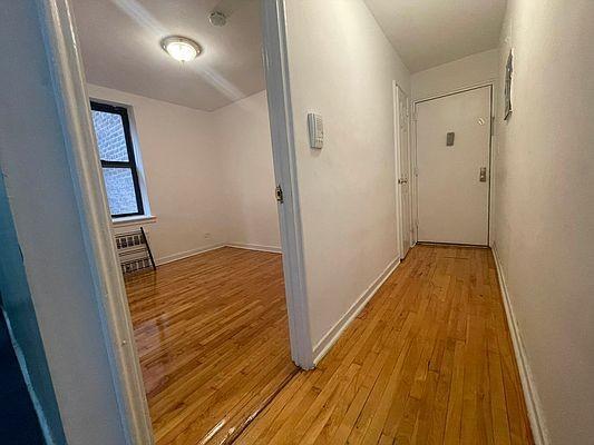 Building Photo - 3 bedroom in BRONX NY 10451