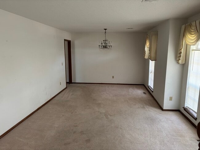Building Photo - Large Home in NW. OKC, . Putnam City Schools