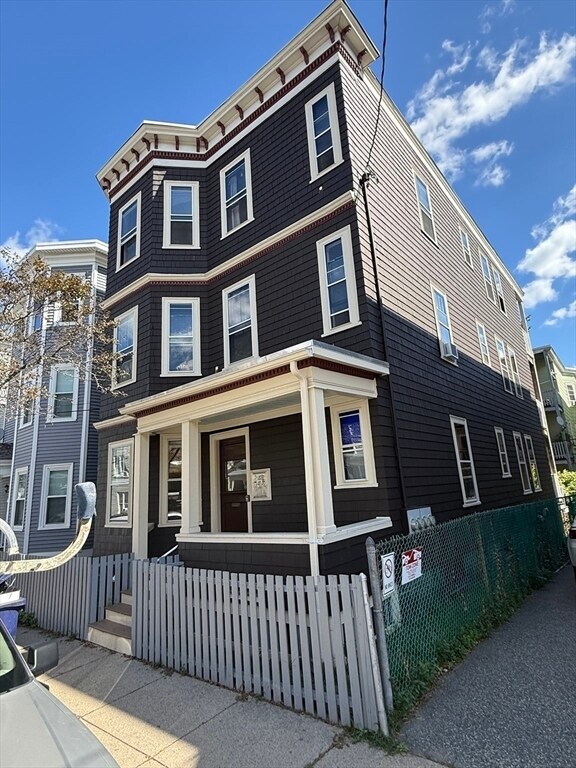 Building Photo - 16 Raven St