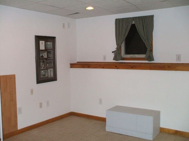 Building Photo - 660 Point Judith Rd
