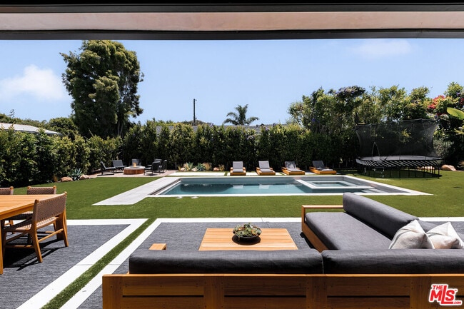 Building Photo - 6450 Surfside Way