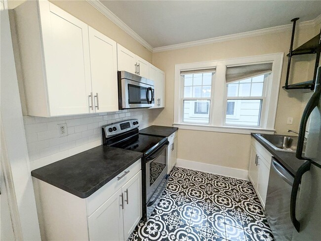 Building Photo - 12 Boardman St