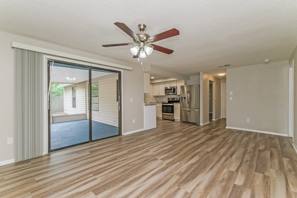 Building Photo - 638 Shorelake Pl