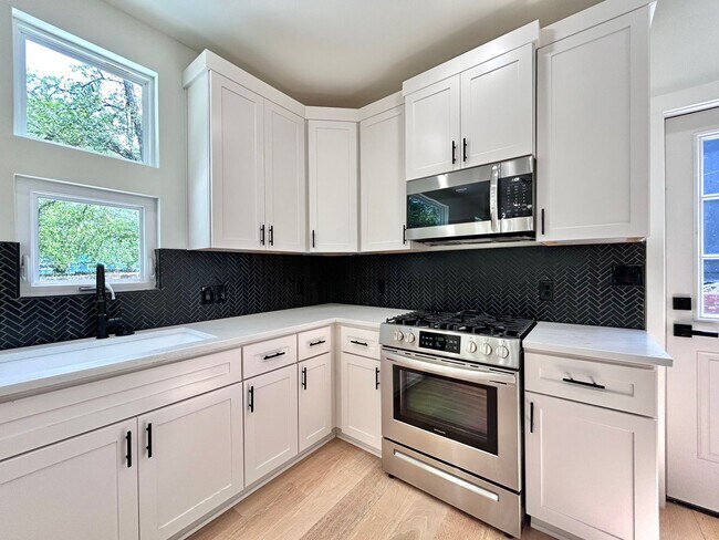 Building Photo - 1403 Cometa St