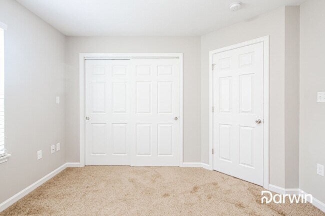 Building Photo - 659 Woods Crossing Ln