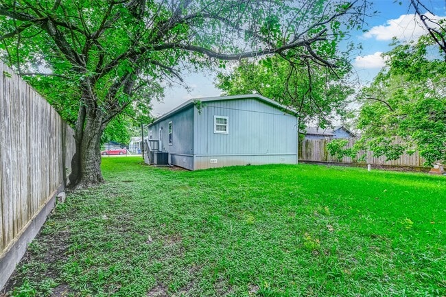 Building Photo - 11313 Delman St