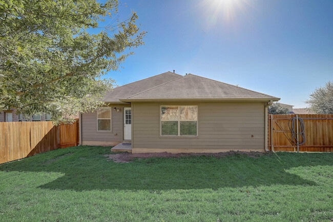 Building Photo - 5800 Silver Screen Dr