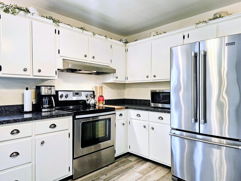 Building Photo - 1329 Landisville Rd