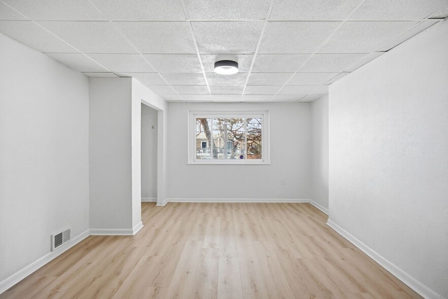 Building Photo - 141 Oneida St