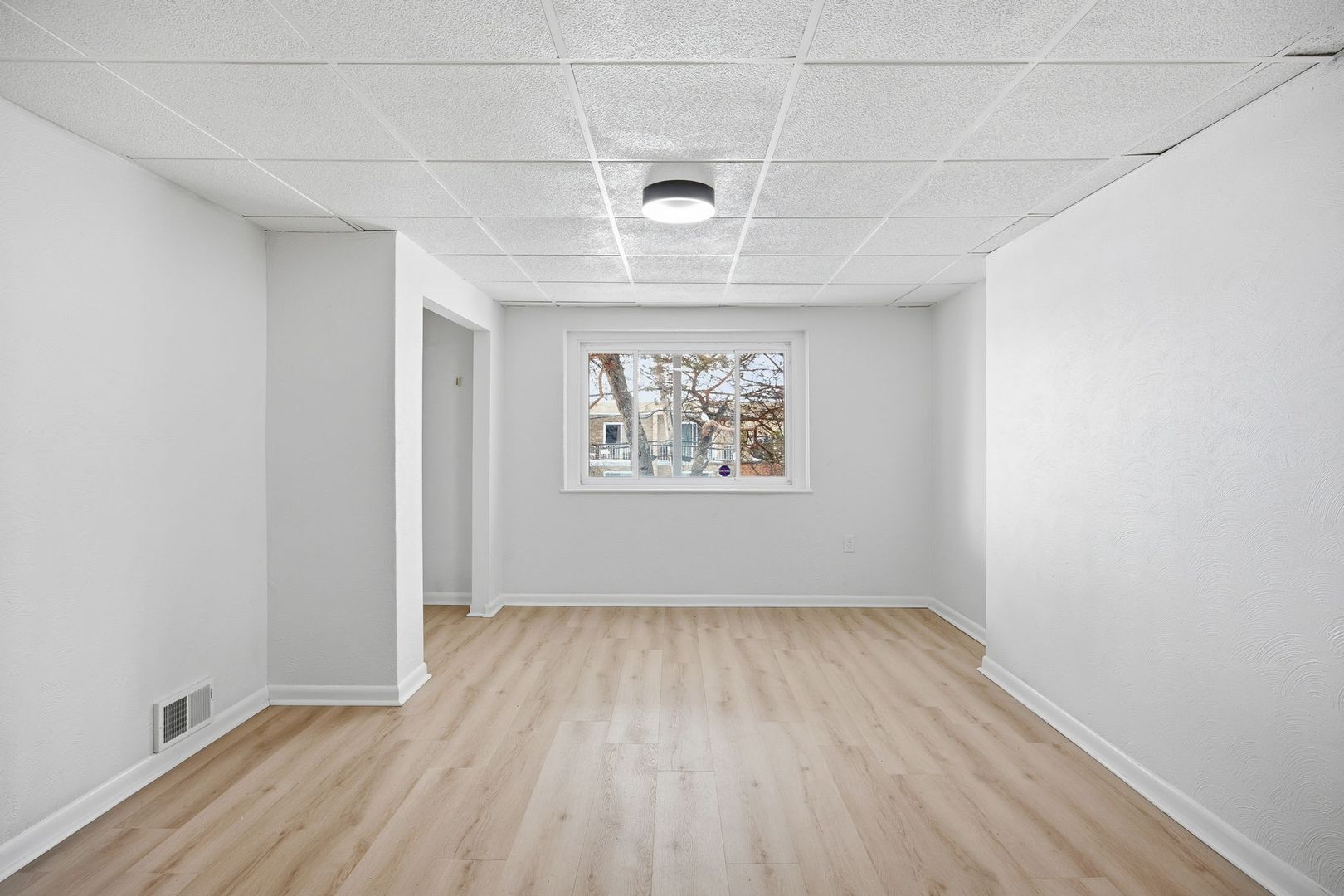 Building Photo - 141 Oneida St