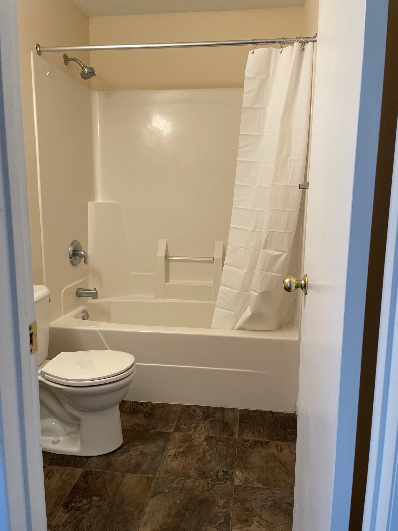 Main Bath - 310 Galvin Rd N