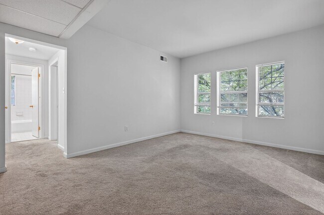 Building Photo - Simply Beautiful, Spacious 2 Bd/1Bth Condo on 50 acres of parklike setting w/ winding paths!