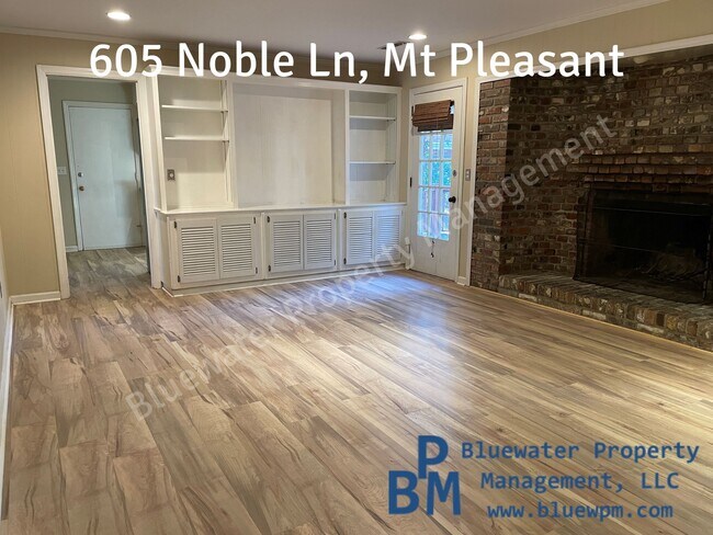 Building Photo - 605 Noble Ln