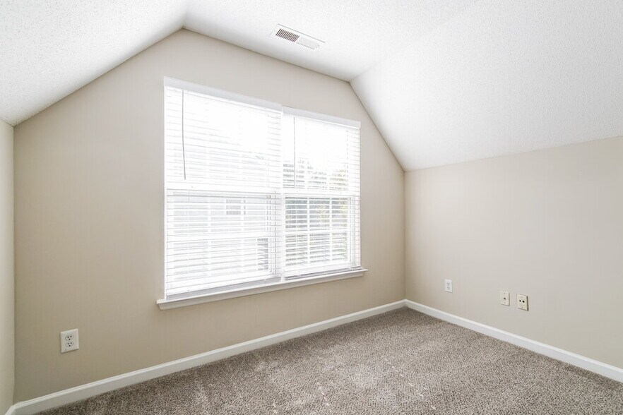 Building Photo - 3917 Apperson Dr