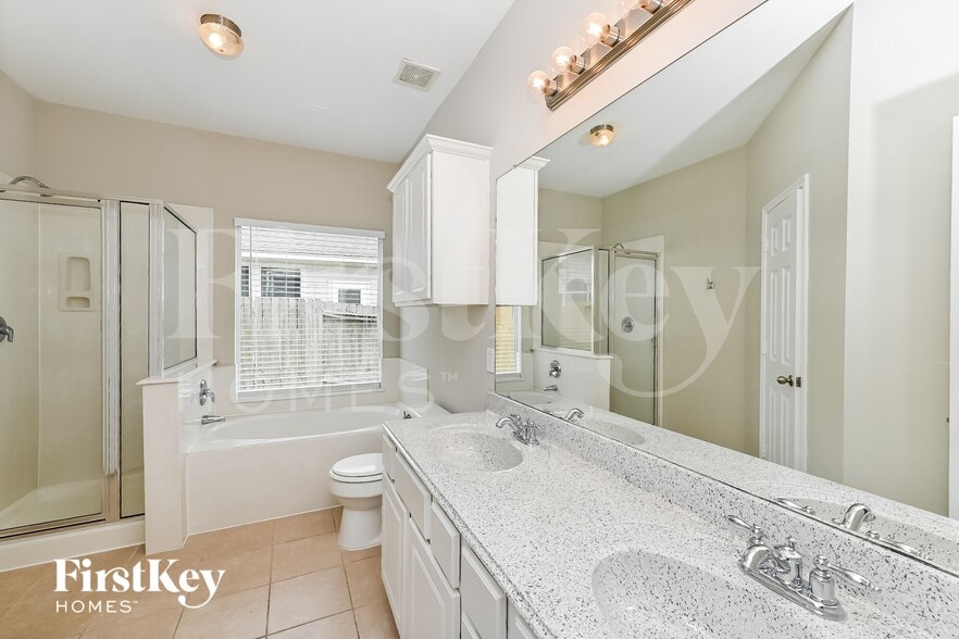 Building Photo - 12923 Palm Leaf Ct