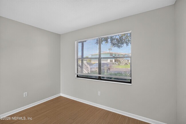 Building Photo - 700 W Pope Rd