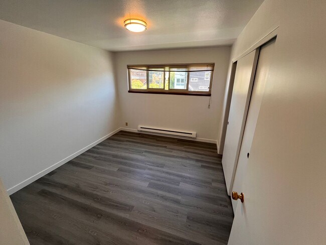 Building Photo - BEAUTIFUL NEWLY UPDATED 1 bed / 1 bath at ...