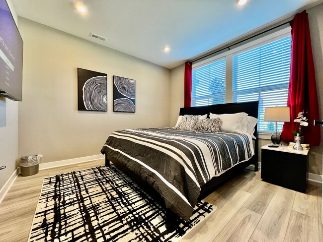 Building Photo - 4 Bedroom, Luxury living in premium location next to Liberty Center and Interstate 75