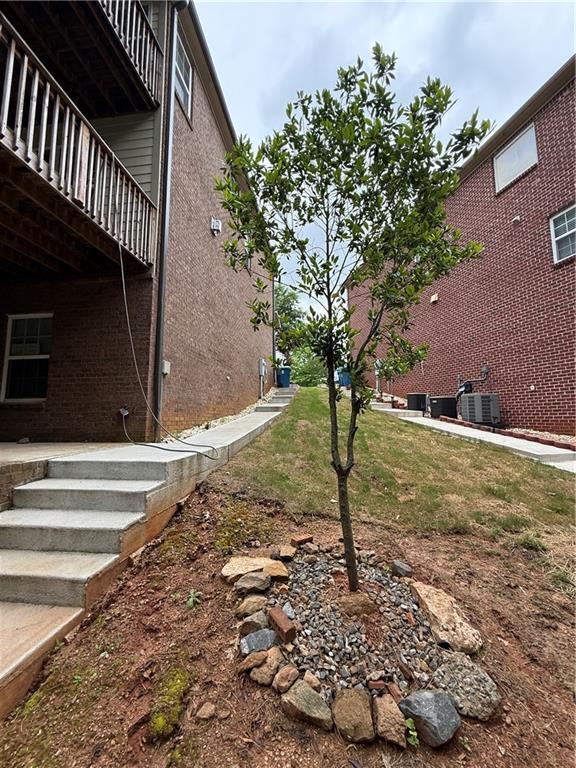 Building Photo - 2501 Royston Dr