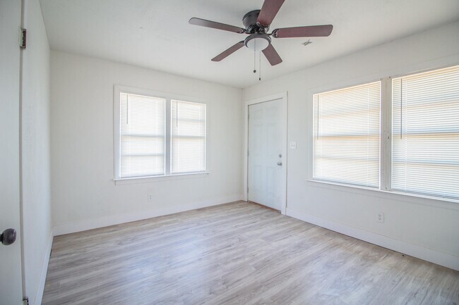 Building Photo - 302 Avenue U