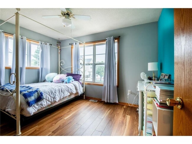 Building Photo - 5724 4th St NE