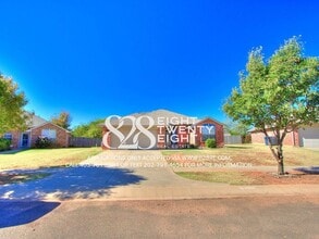Building Photo - Lovely 3 Bed/2 Bath/2 Car Garage Single Fa...