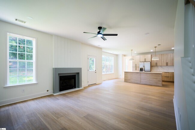 Building Photo - 307 Woodruff Lake Way