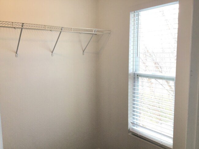 Building Photo - 14258 Marilyn Rd