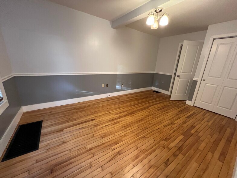 Building Photo - 6 Winsor Ave