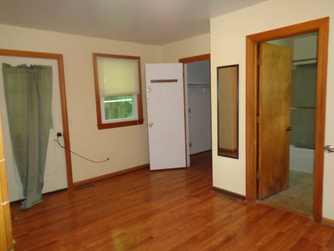 Building Photo - 180 Owl Creek Rd