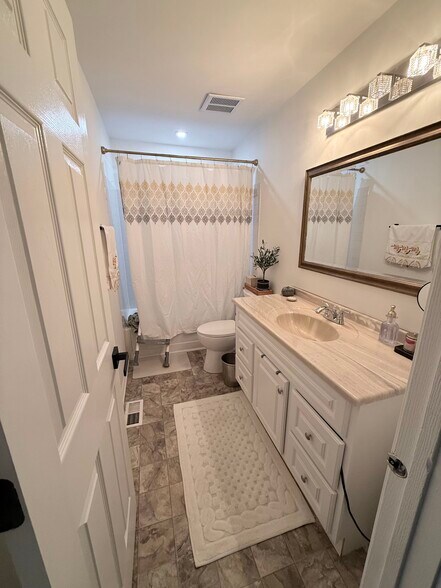 Building Photo - 1058 Longford Rd