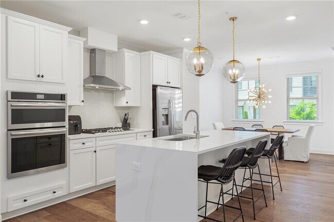Building Photo - 6543 Beacon Dr