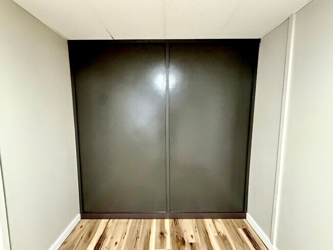 Building Photo - 415 S James St