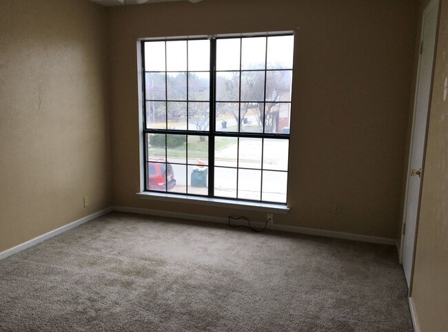 Building Photo - 1102 Covey Ln