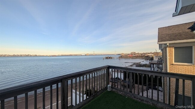 Building Photo - 150-95 Powells Cove Blvd