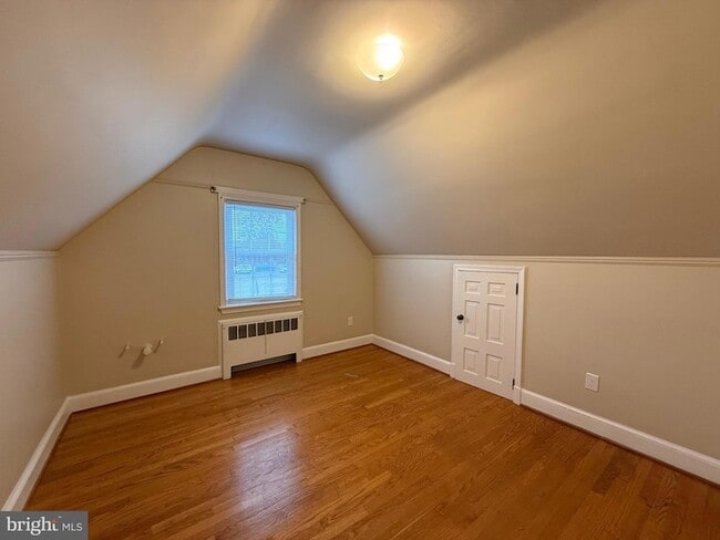 Building Photo - 118 St Marys Ave