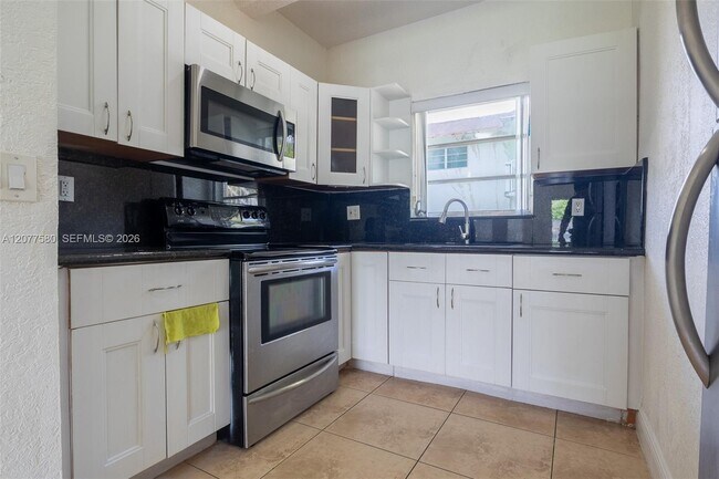 Building Photo - 7620 SW 82nd St