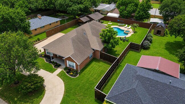 Building Photo - 913 Tipton Rd