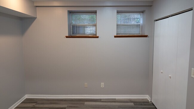Building Photo - 429 E 45th Pl