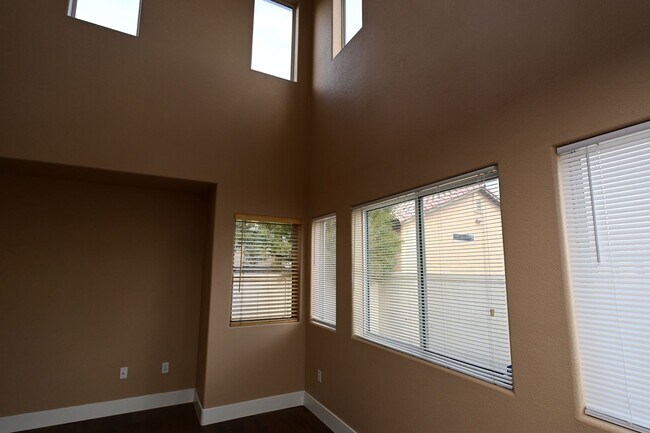 Building Photo - 10461 Chrisman Ave