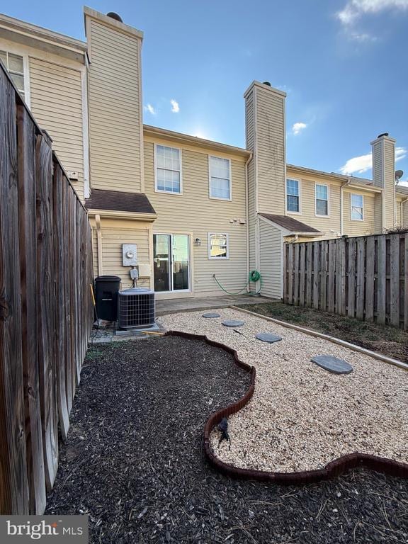 Building Photo - 8702 Village Green Ct